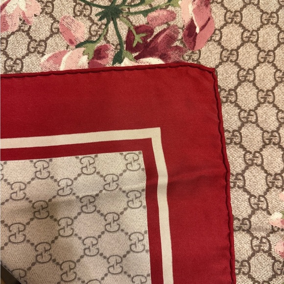 Gucci Blooms Scarf - Picture 5 of 7